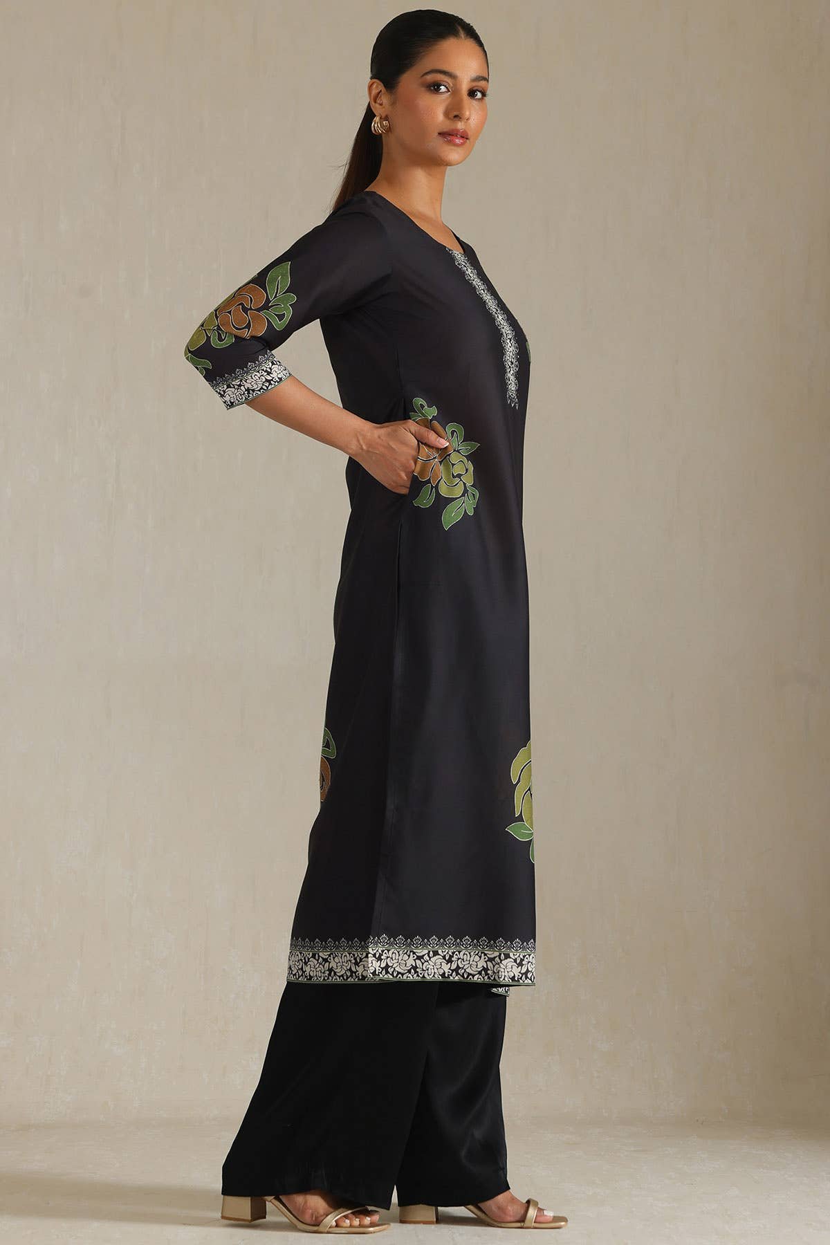 Black Muslin Botanical Print Kurta - View 5