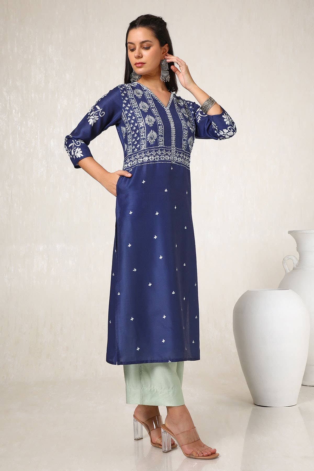 Navy Blue Embellished Muslin Blend Straight Kurta - View 3