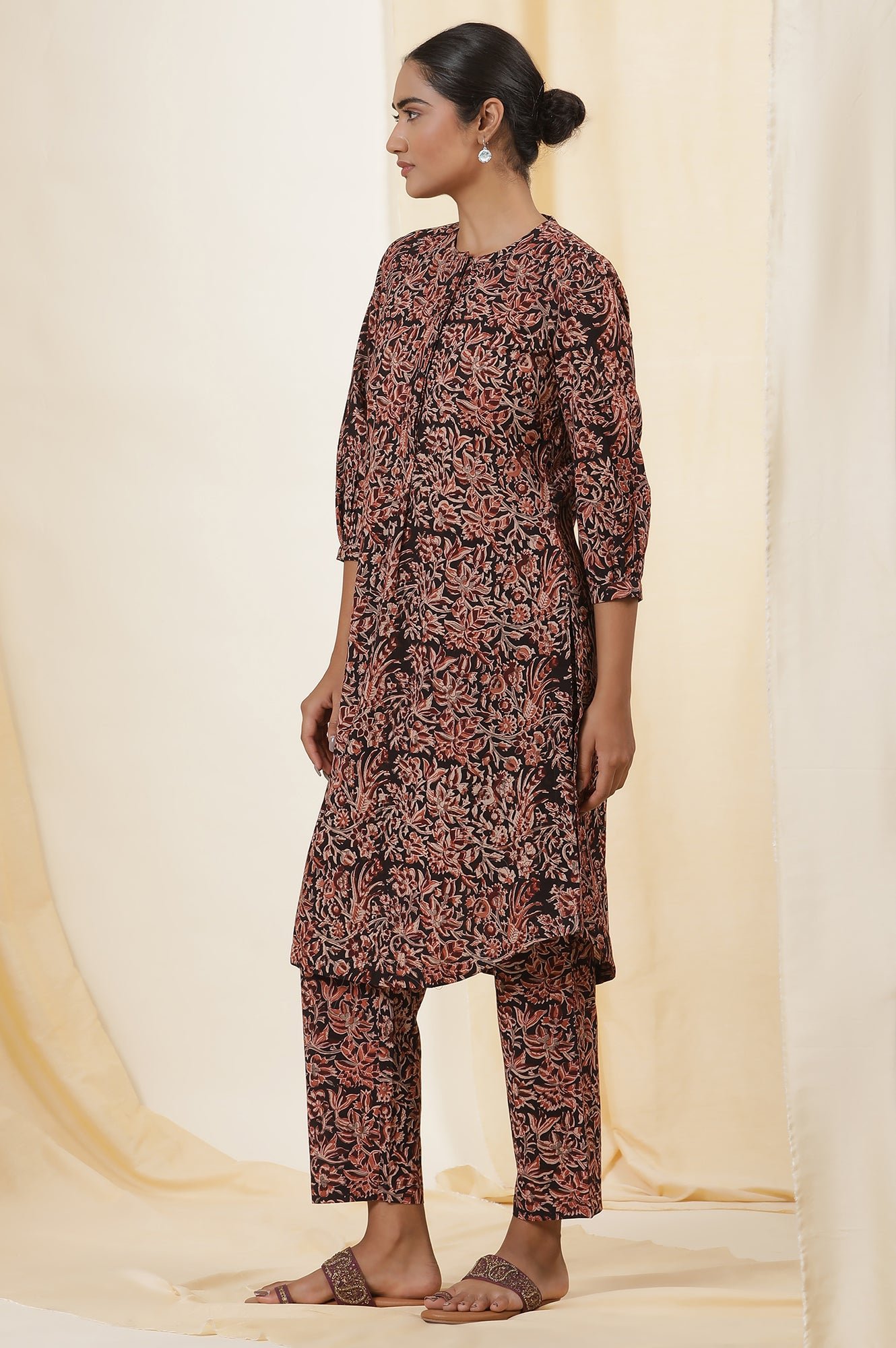 Black Kalamkari Printed Straight Cotton Voile Kurta And Straight Pants Set - View 6