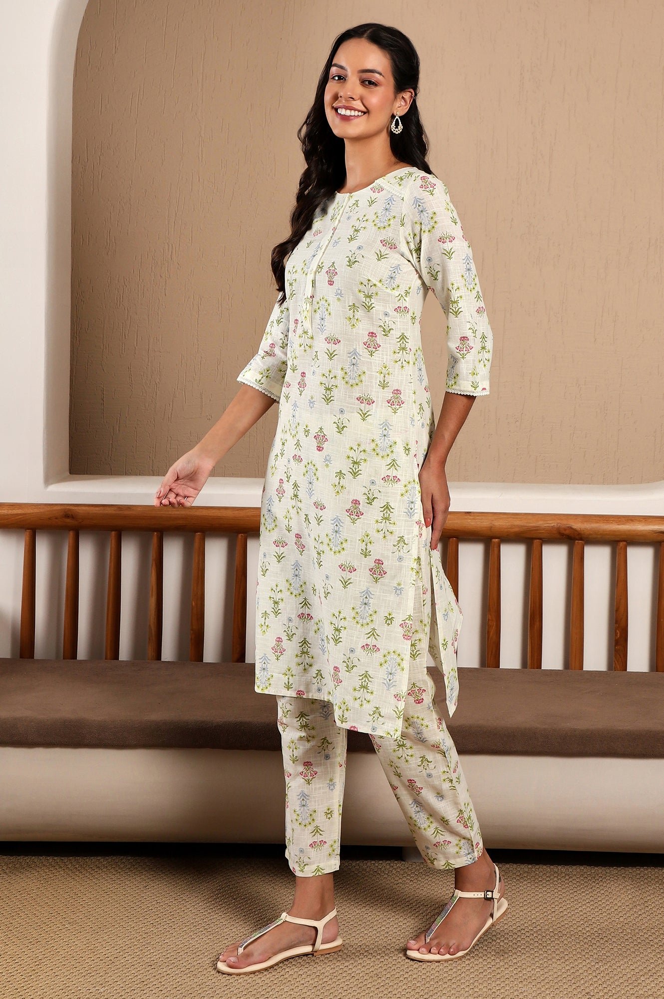 White Floral Printed Pure Cotton Straight Kurta and Pants Co-ord Set - View 4