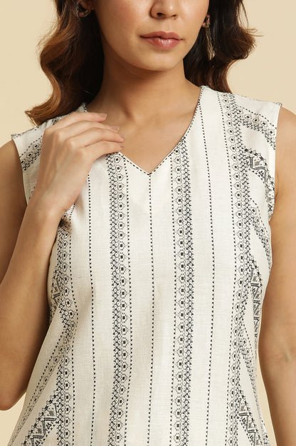 Ecru Printed Kurta &amp; Pants Co-Ord Set With Kantha Detail - View 2